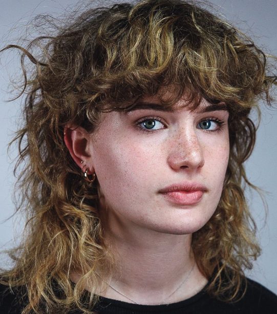 Retro-Inspired Shag for Bouncy Curls