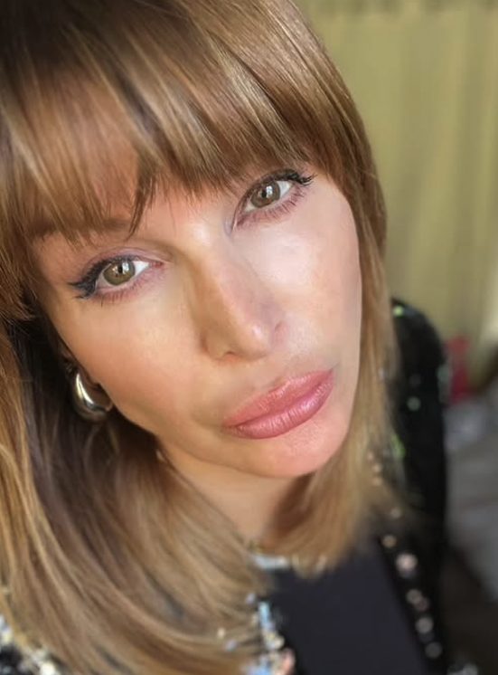 Straight Lob with Full Straight-Cut Bangs